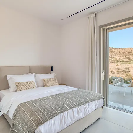 Lily Rock Paros